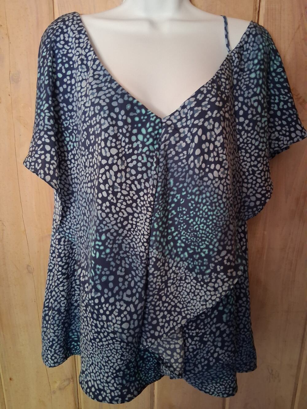 GIGI PARKER WOMEN'S TOP OFF SHOULDER
NWT SIZE XL LAYERED FLOWY DESIGN